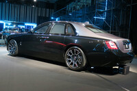 ロールス・ロイスが「ブラックバッジ・ゴースト」を日本公開　最高出力600PSの高性能モデルの画像