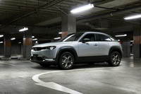 マツダが「MX-30 EVモデル」を発売　航続距離256kmの電動コンパクトSUVが登場の画像