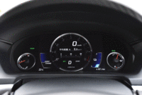 液晶表示のメーターパネル。走行モードの切り替えに応じて、表示されるデザインが変化する。（写真をクリックすると表示バリエーションが見られます）