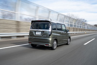 燃費性能に加え、乗り心地や操縦安定性についても向上が見て取れた「ソリオ」のHEVモデル。さすがに車両の価格差をガソリン代の節約分で補うのは難しいが、それでも十分な商品力を持つモデルといえるだろう。