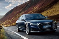 新型「アウディS8」発売　高出力のV8エンジンや4輪操舵システムを搭載の画像