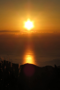 白銀展望駐車場からの初日の出。今年も商売繁盛でお願いします。なむなむ！