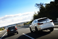 全車速追従機能付きのクルーズコントロールや車線逸脱防止機能などの安全装備は、2車種とも標準で備わる。