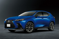 「Fスポーツ」は他グレードとは異なる外装も特徴。前後バンパーに高輝度シルバーの装飾が追加されるほか、フロントグリルがメッシュタイプとなる。