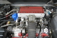 「328GTB」の3.2リッターV8 32バルブDOHCエンジン。エンジンは高回転の抜けが悪かった。