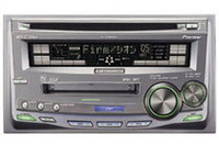 CD/MDレシーバー「FH-P050MD」価格：4万4100円リーズナブルな2DIN機。フェイスデザインを一新して高級感が出ています。