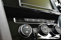 シートヒーター／シートベンチレーションはそれぞれ3段階の調整が可能。そのほか「ハイライン」グレードなどには3ゾーンフルオートエアコンが標準装備となる。