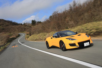 「エヴォーラ400」は、ロータスが工場を構えるヘセルのテストコースにおいて、従来モデルを7秒上回る1分31秒のラップタイムを記録している。