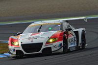 
    武藤英紀と中山友貴が駆る“ハイブリッドレーサー”No.16 MUGEN CR-Z GTが、GT300チャンピオンに輝いた。
    