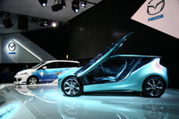 マツダは、東京モーターショーで燃費性能に優れる新世代のガソリン／ディーゼルエンジンや、トランスミッションを発表した。