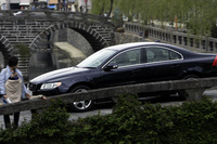 【スペック】
    3.2：全長×全幅×全高＝4850×1860×1495mm／ホイールベース＝2835mm／車重＝1700kg／駆動方式＝FF／3.2リッター直6DOHC24バルブ（238ps/6200rpm、32.6kgm/3200rpm））／価格＝640.0万円（テスト車＝同じ）