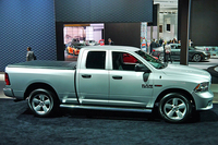 ディーゼルエンジンを搭載した「ラム1500」。写真では分かりづらいがフロントフェンダー付近に「ECO DIESEL」のバッジが装着されている。
    