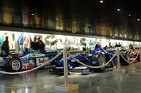 
	300台以上の所蔵を誇るマノワール自動車博物館内。F1コーナーでは、1968年の「フェーリ126C3」ら18台のF1マシンが来場者を迎える。
	 