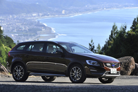 ボルボV60クロスカントリーD4 SE