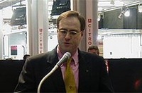 
	「ディアブロ」の発展型モデルとして登場したランボルギーニ久々のニューモデル「ムルシェラーゴ」。580ps、66.3kgmと高いパフォーマンスを誇る6.2リッターV12ユニット搭載。カンファレンスの席上、日本で販売されることが明らかになった。しかし価格は未定。（写真上）
	アウトモビリ・ランボルギーニ・ジャパンの代表となるカルロ・ザンボット氏。ランボルギーニが本腰を入れて日本市場に参入するということが、スピーチからヒシヒシと伝わってきた。（写真下）
	 