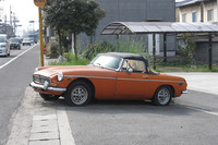 坂出市の国道ぎわに置かれていた「MGB」。これは2009年の写真だが、翌年もまったくこのまま同じところに置かれていた。