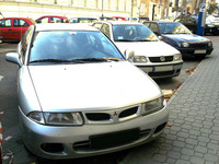 オランダのネッドカー社製で2004年まで造られていた「三菱カリスマ」の姿も。