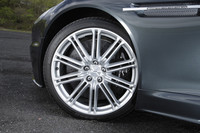 CCM（カーボン・セラミック・マトリックス）ブレーキをアストン・マーティンの市販車として初めて採用した。