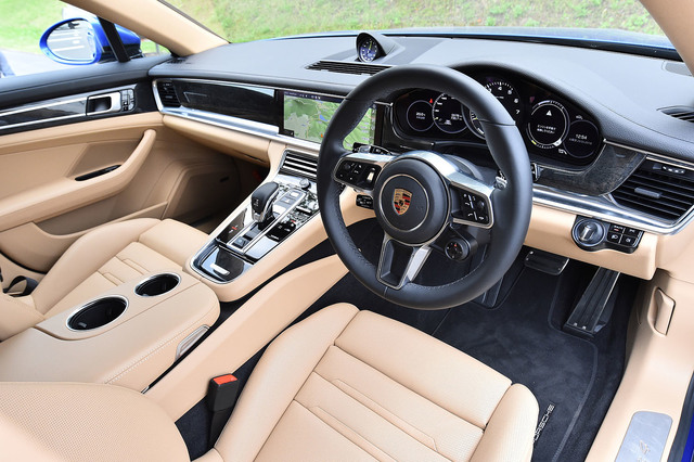 ポルシェ・パナメーラ4 Eハイブリッド スポーツツーリスモ（4WD/8AT