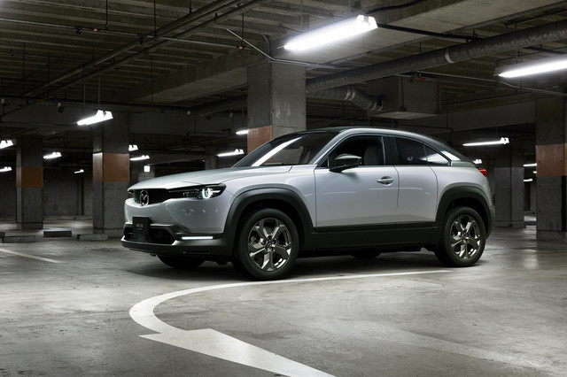 マツダが「MX-30 EVモデル」を発売 航続距離256kmの電動コンパクトSUV
