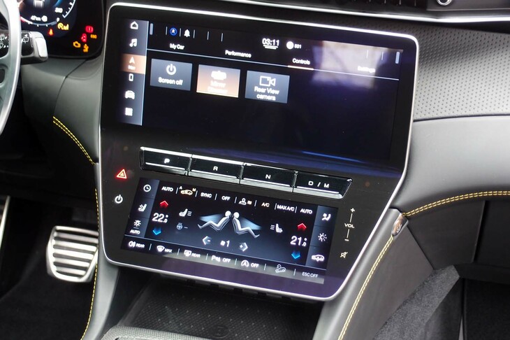 マセラティ・グレカーレ（センターモニター）