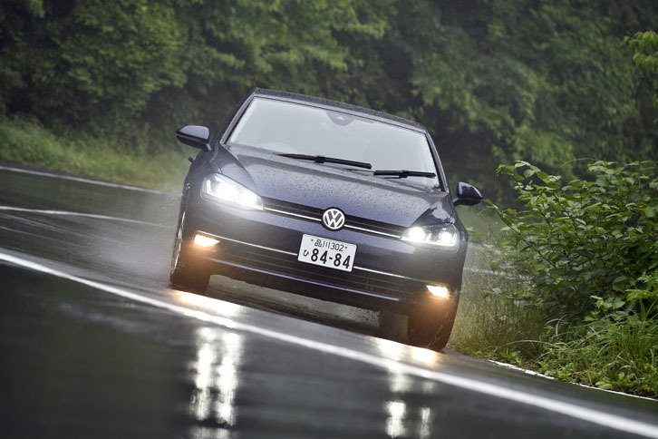 今回のテスト車は、スポーツモデル以外では最上級グレードの「TSIハイライン」。ハッチバックと、ワゴンの「ヴァリアント」に試乗した。