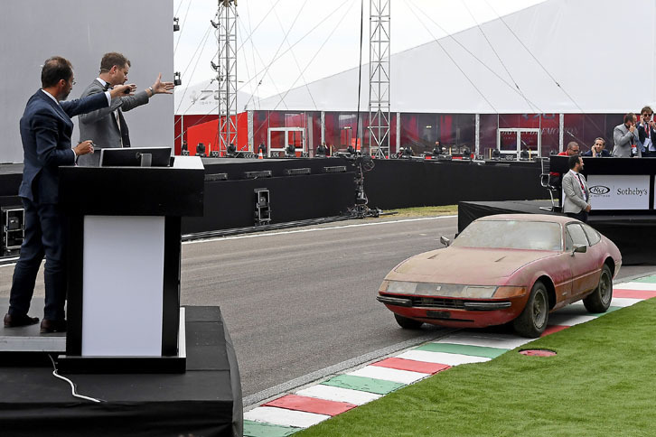 2017年9月9日、フェラーリの創業70周年を記念するイベントにおいてオークションにかけられた、日本は岐阜県内のバーンファインドカー「365GTB/4 デイトナ」。