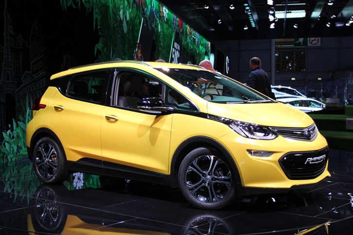 オペル・アンペラe（エクステリア）