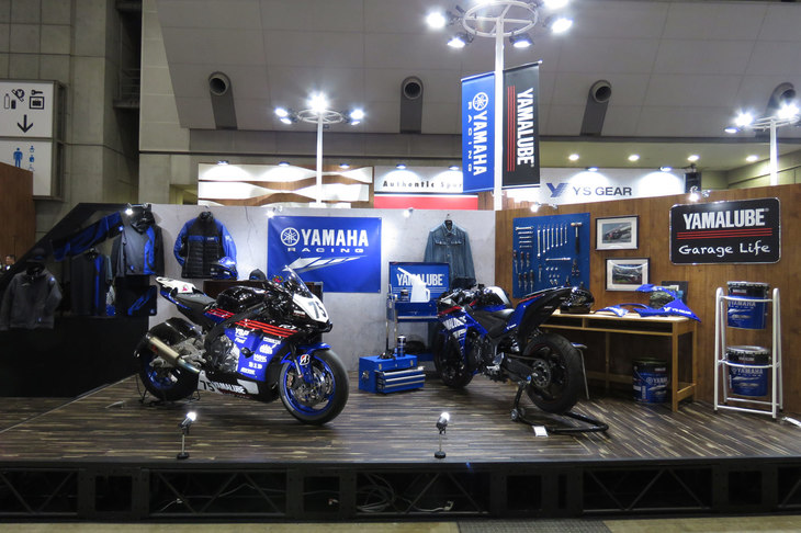 東京モーターサイクルショー2019の会場より、ワイズギアのブースの様子。