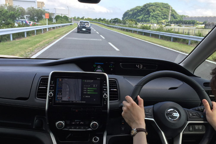 自動運転技術「プロパイロット」を使った、テストドライブの様子。