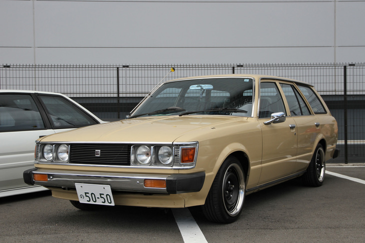 「トヨタ・カリーナ バン」。2代目カリーナ バンの、1979年にマイナーチェンジされた後期型。今となっては希少車である。