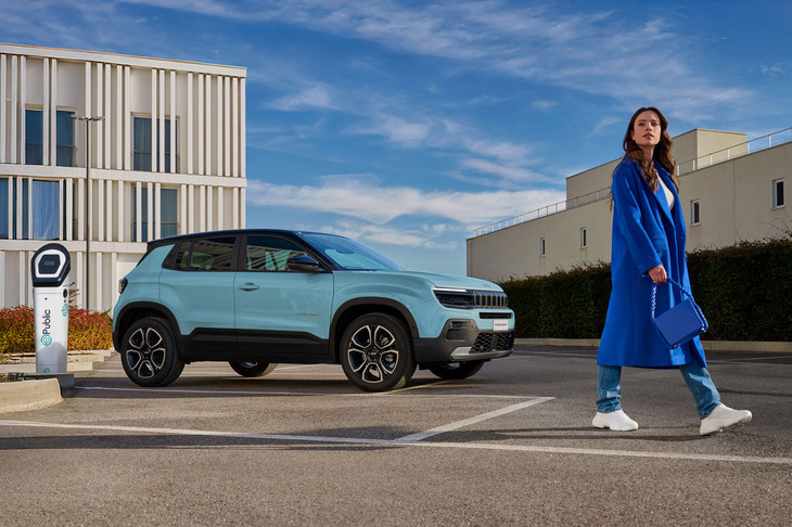 ジープ・アベンジャー アルティテュード レイク