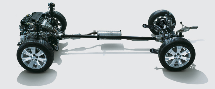 4WD車の駆動システムはFFベースの電子制御式4WDで、ドライバーは状況に応じて2WD、4WDオート、4WDロックの3種類から走行モードを選ぶことができる。パワーユニットは2リッターと2.4リッターのガソリンエンジンと、2.3リッターディーゼルターボエンジンの全3種類。2リッターのガソリン車のみ、駆動方式がFFとなる。