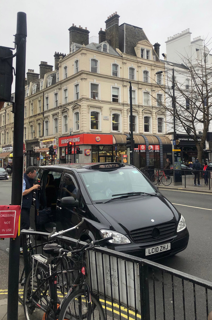 「メルセデス・ベンツVクラス（ビアノ）」を流用したタクシーも。