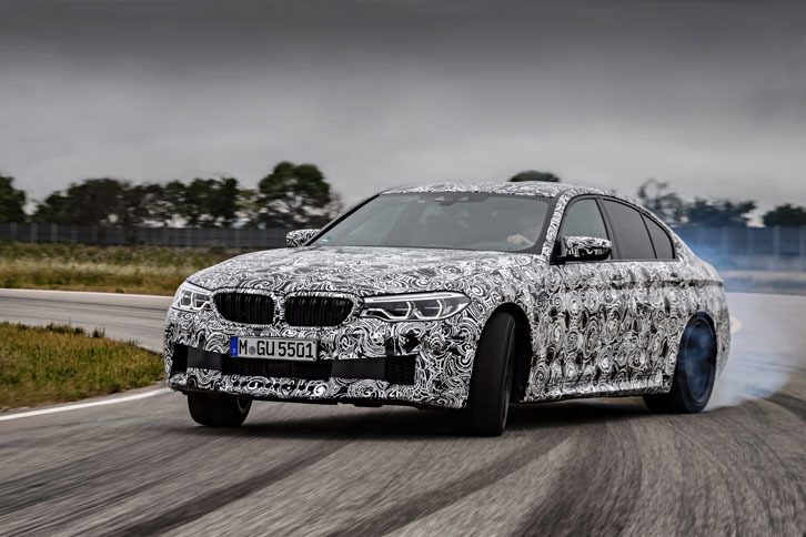 4WD化される新型「BMW M5」のプロトタイプに南仏のテストコースで試乗した。