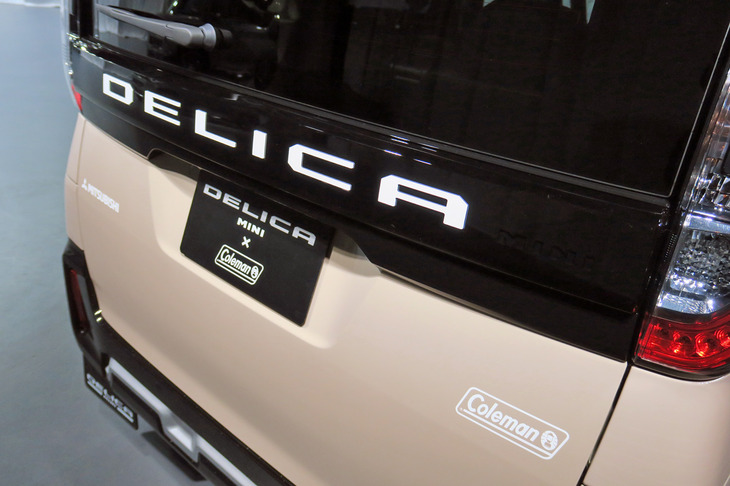 三菱デリカミニ × Coleman（リアビュー）