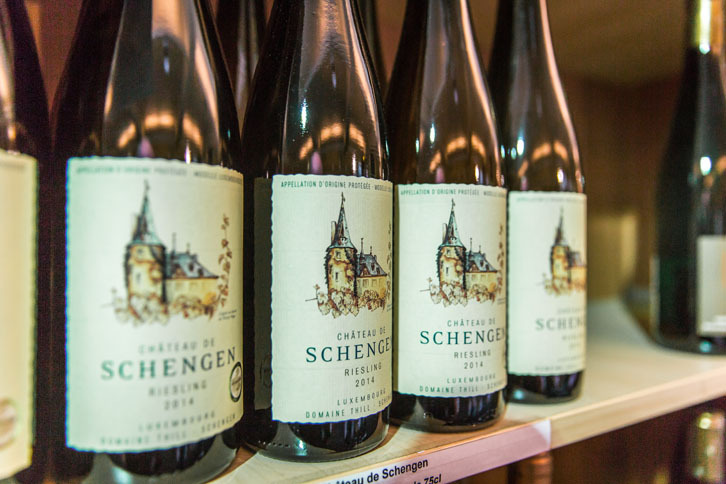 「シャトー・ドゥ・シェンゲン（Chateau de Schengen）」のラベルは、フランスの作家、ヴィクトル・ユーゴーが描いたもの。