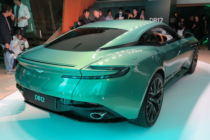 アストンマーティンDB12（エクステリア）