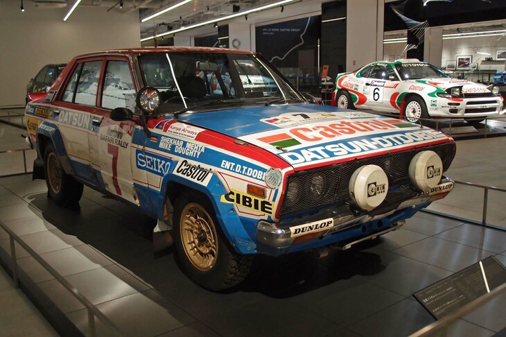 1980年のサファリラリーで優勝した「日産バイオレット」。