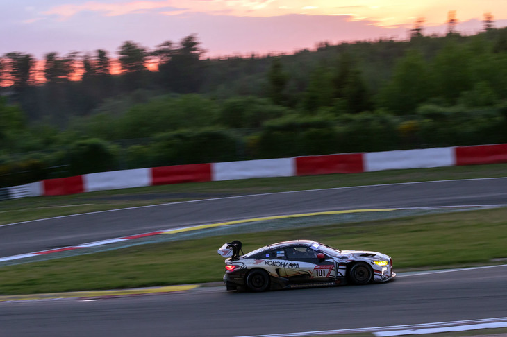 ヨコハマをはじめ、トーヨーやファルケンなど、日本のタイヤメーカーもチームを擁して参戦している。