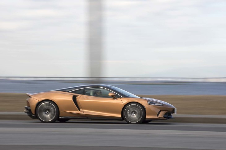 「マクラーレンGT」の最高出力は620PS。最大トルクは630N・mで、その95％以上を3000-7500rpmの広範囲にわたって発生する。