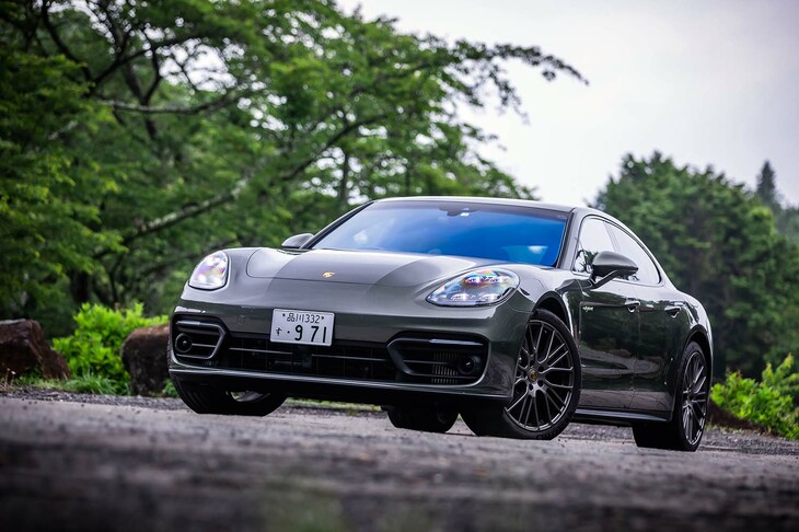 ポルシェのスポーツサルーン「パナメーラ」。今回はプラグインハイブリッドモデル「パナメーラ4 Eハイブリッド」に特別なドレスアップを施した「パナメーラ4 Eハイブリッド プラチナエディション」に試乗した。