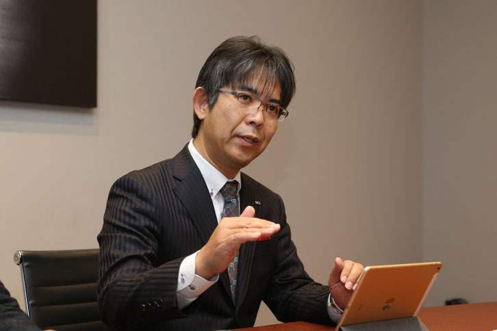 新型「LS」の商品企画とデザインの決定には約2年を費やした。「これはわれわれの開発スケジュールにおいては相当長い時間といえます」と旭氏。