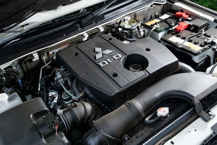 フロントミドに縦置きで搭載される3.2リッター直4ディーゼルターボエンジンは、最高出力190ps、最大トルク441Nmを発生する。