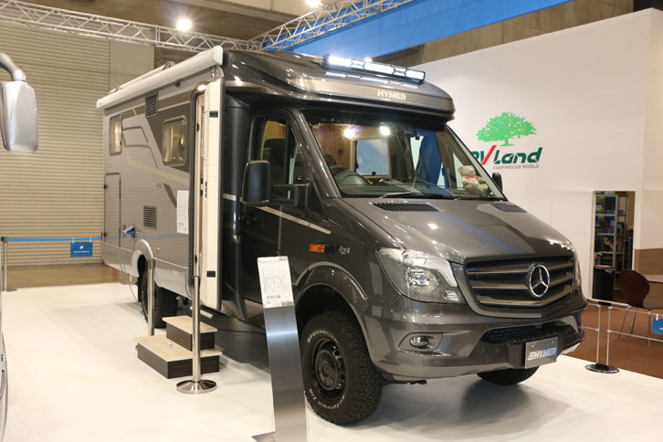 より大きな商用バンをベースにしたキャンパーも散見された。これはメルセデス・ベンツがベース。