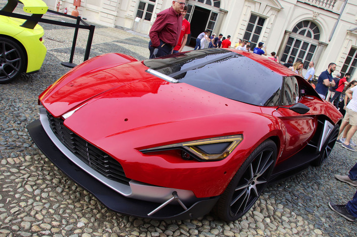 トリノのカーデザイナー、ウンベルト・パレルモ氏による2015年「モーレ・コストゥルツィオーネ アルティジャナーレ001」。