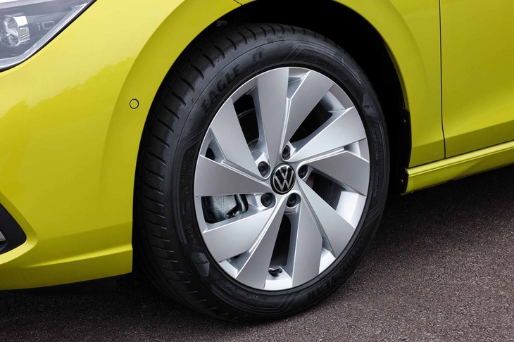 フォルクスワーゲン・ゴルフeTSIスタイル（タイヤ＆ホイール）