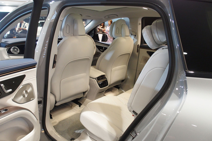 メルセデス・ベンツEQS580 4MATIC SUVスポーツ（2列目シート）