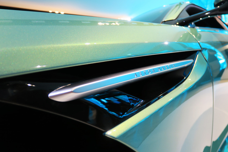 アストンマーティンDB12（エクステリア）