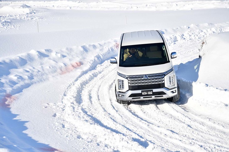 フロントのデザイン変更にあわせて内部の骨格構造を変更。ボディー剛性がアップしている。